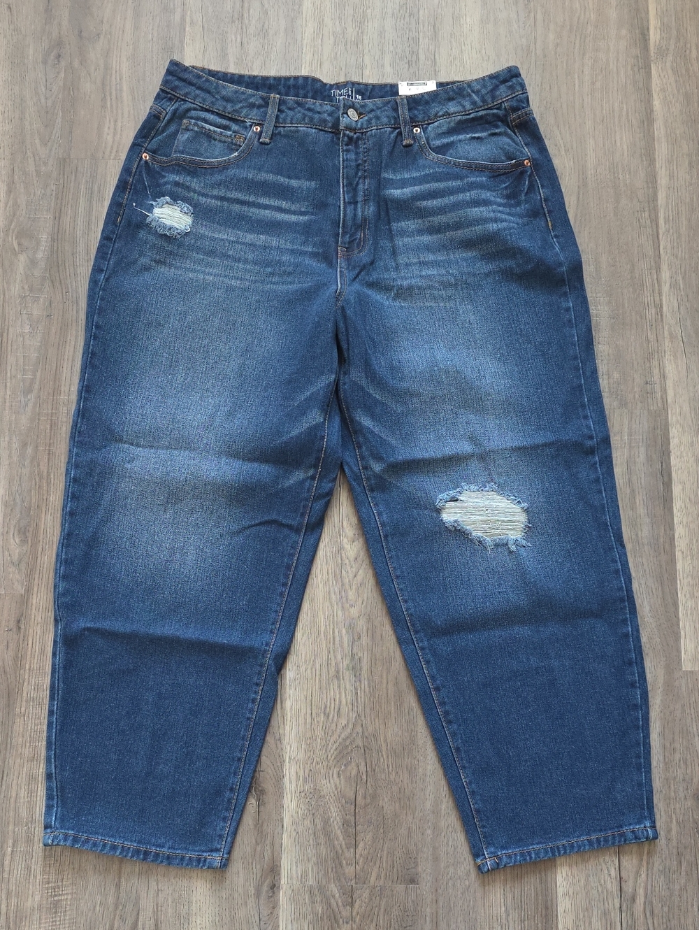 Time and Tru Relaxed Distressed Barrel  Jeans 16 NWT
